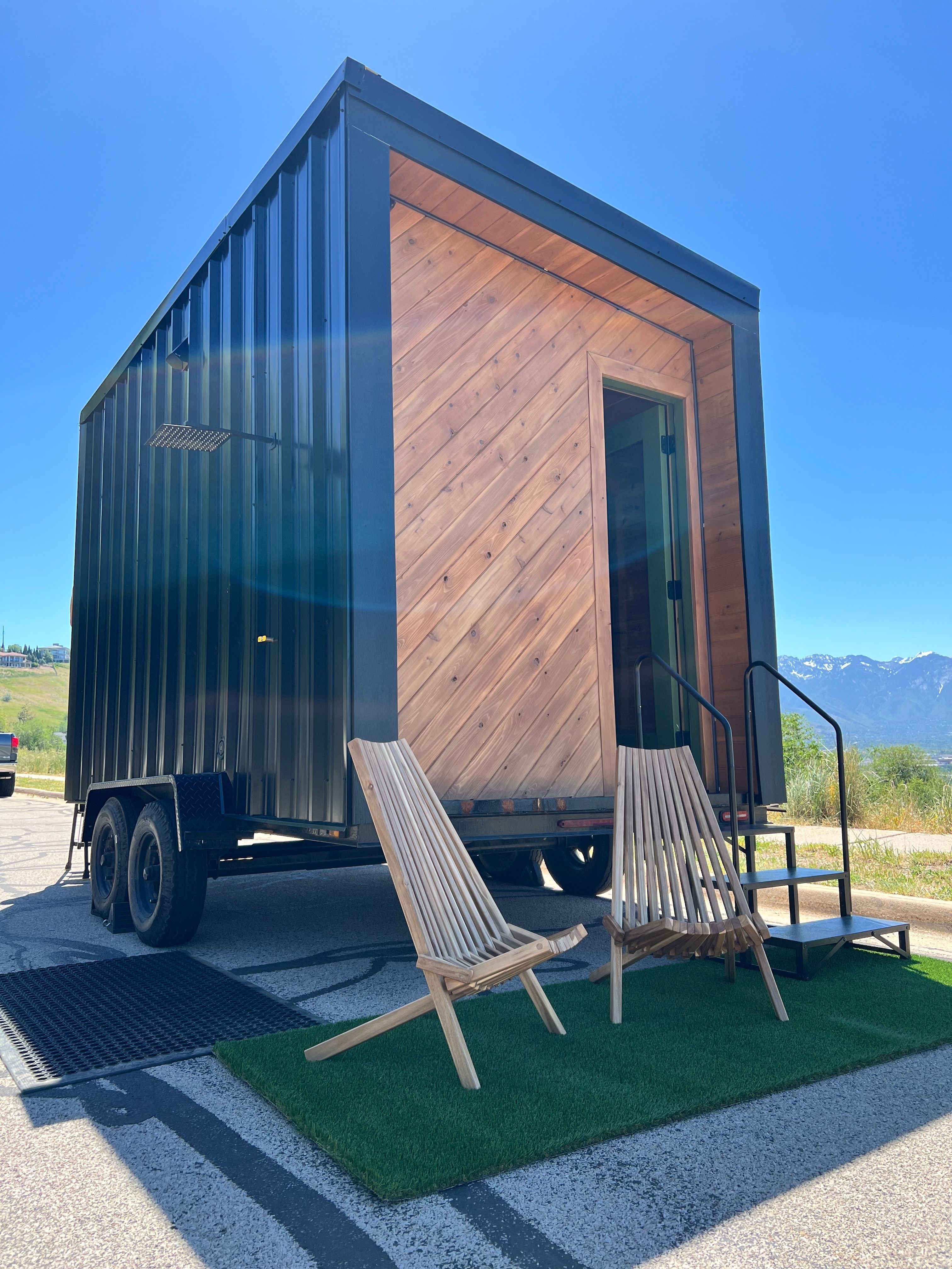 Mobile Sauna back porch with chairs